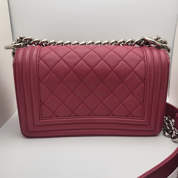 CHANEL Quilted Boy Bag Small Lambskin in Pink - Picture 2 of 13